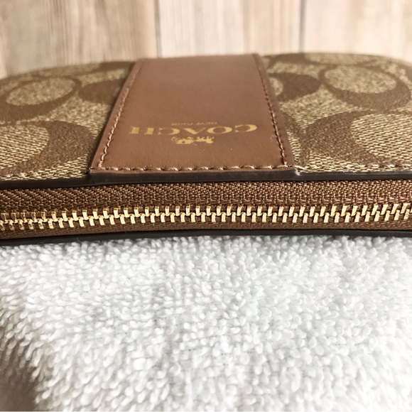 Coach Corner Zip Wristlet - Picture 4 of 6